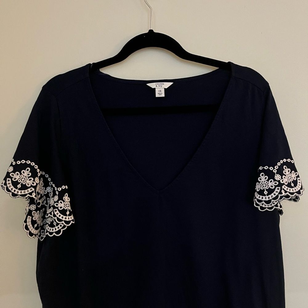 Crown & Ivy
Plus Size Embroidered Scallop Sleeve Top - Picture 2 of 11